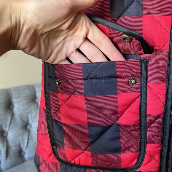 Cremieux Kara Vest - Picture 4 of 7